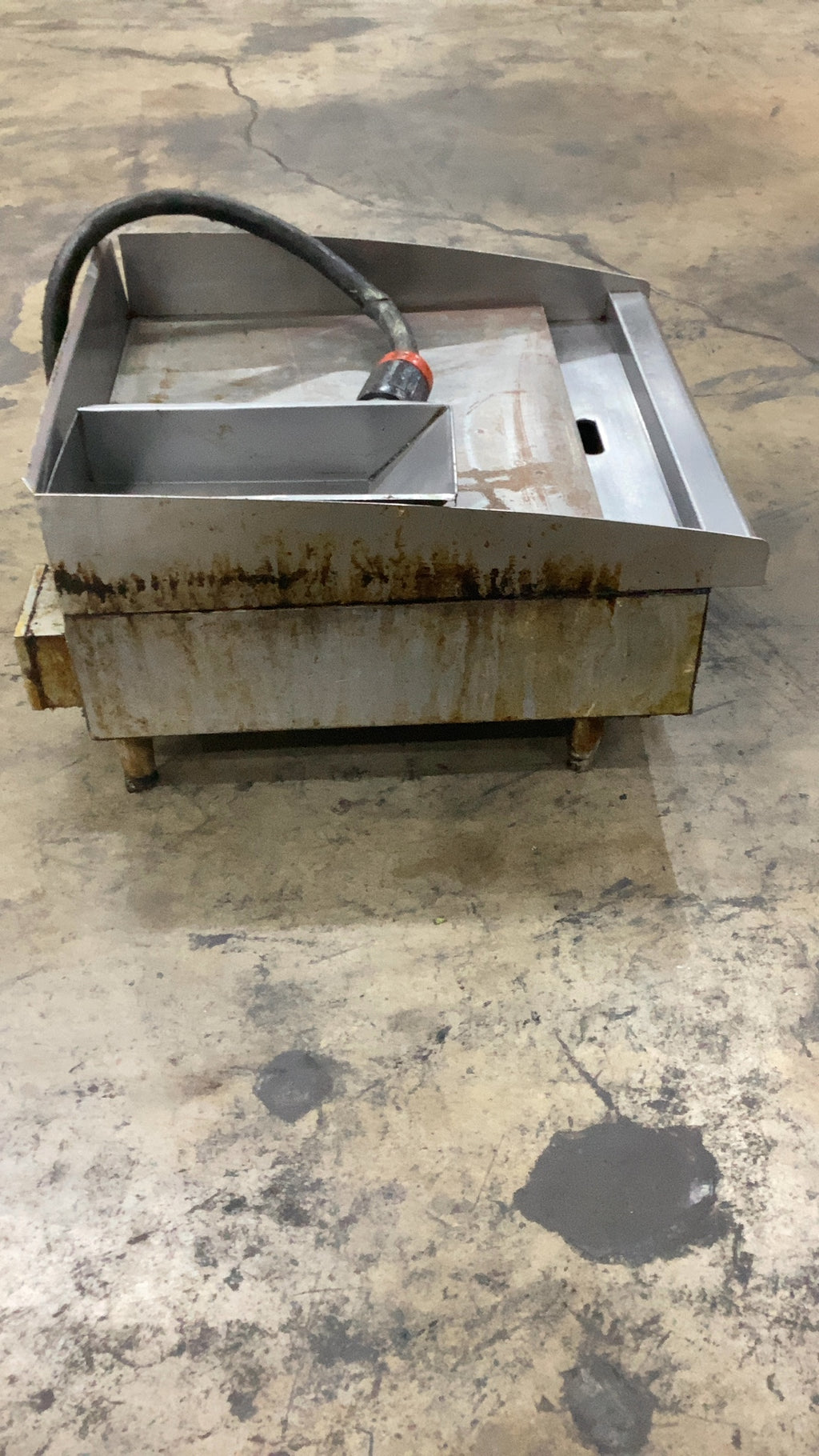 STAR 524TGF-PE50 Electric Griddle W/ 2 Control Knobs And Grease Trap