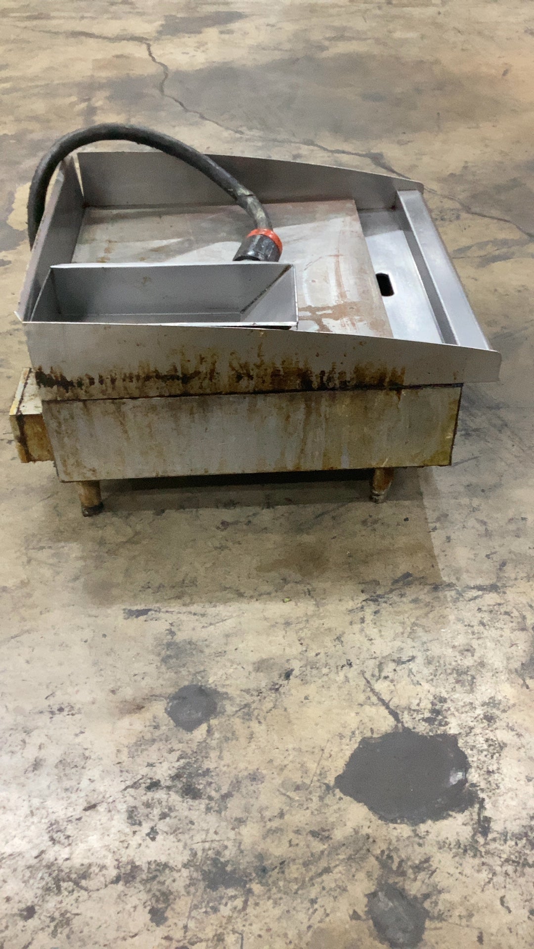 STAR 524TGF-PE50 Electric Griddle W/ 2 Control Knobs And Grease Trap