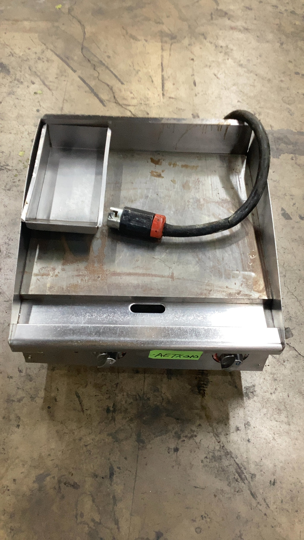 STAR 524TGF-PE50 Electric Griddle W/ 2 Control Knobs And Grease Trap