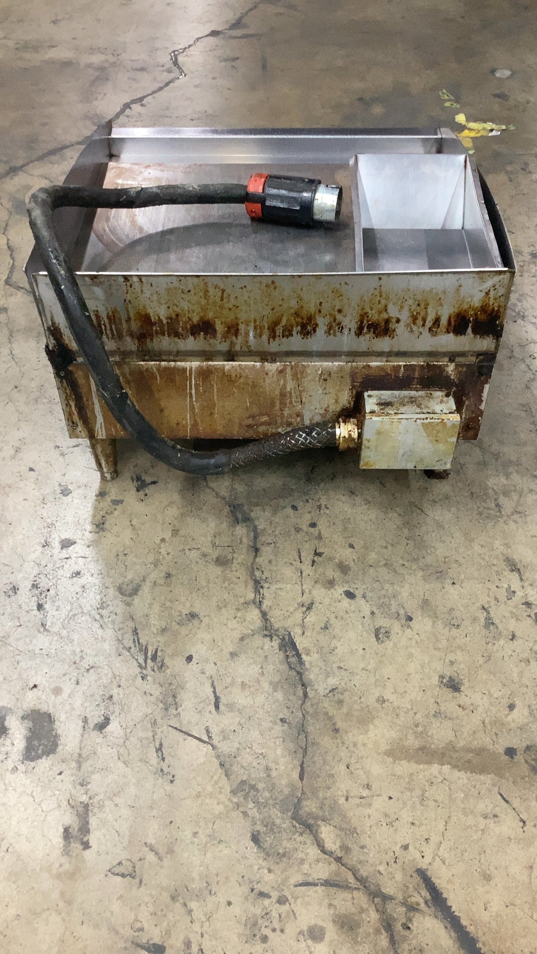 STAR 524TGF-PE50 Electric Griddle W/ 2 Control Knobs And Grease Trap