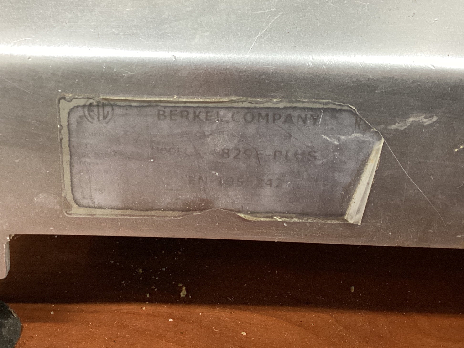 Berkel 829E-PLUS Deli Slicer