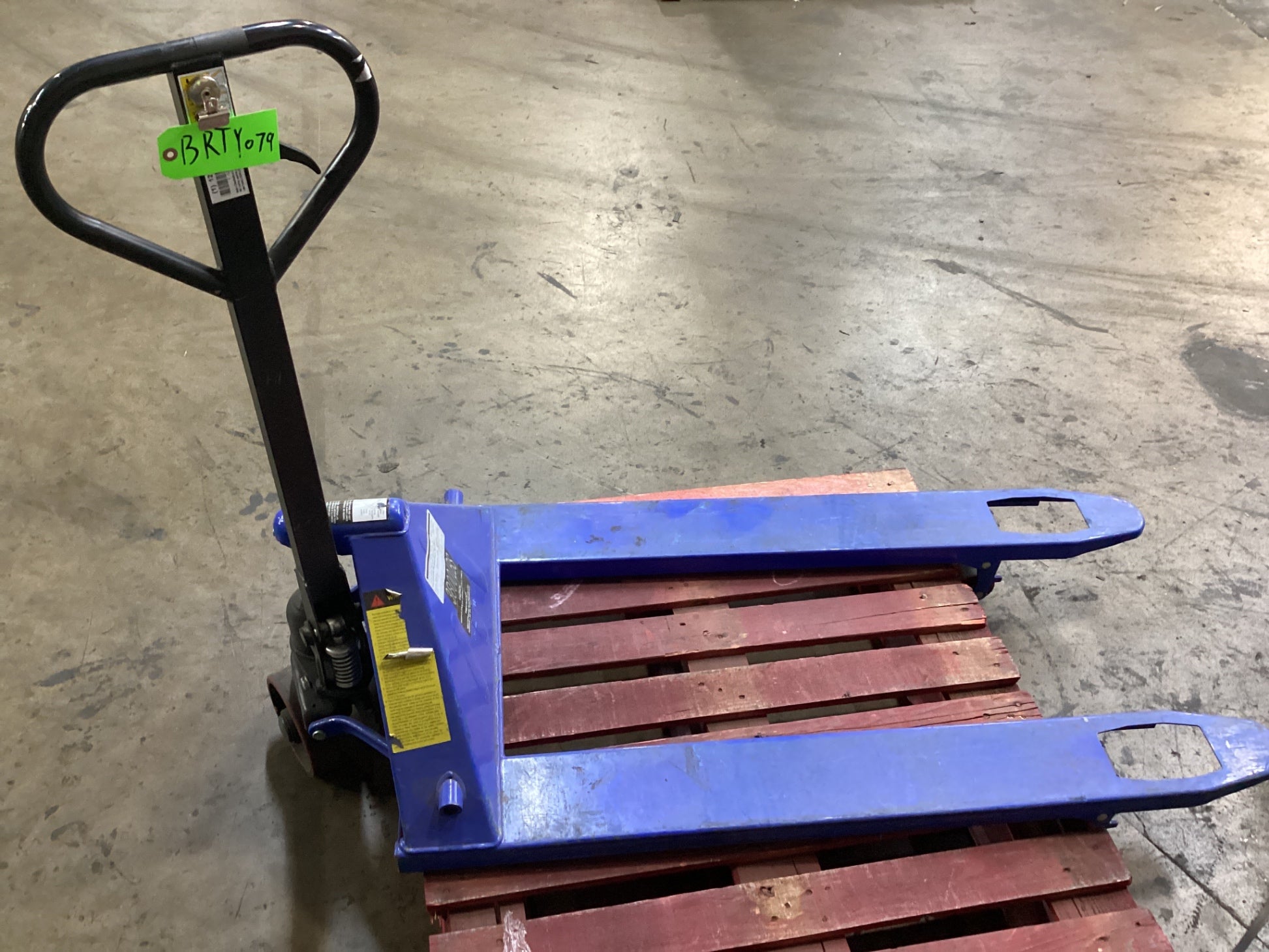 Grainger 12U124 Hand Hydraulic Pallet Truck 3800 LBS Capacity