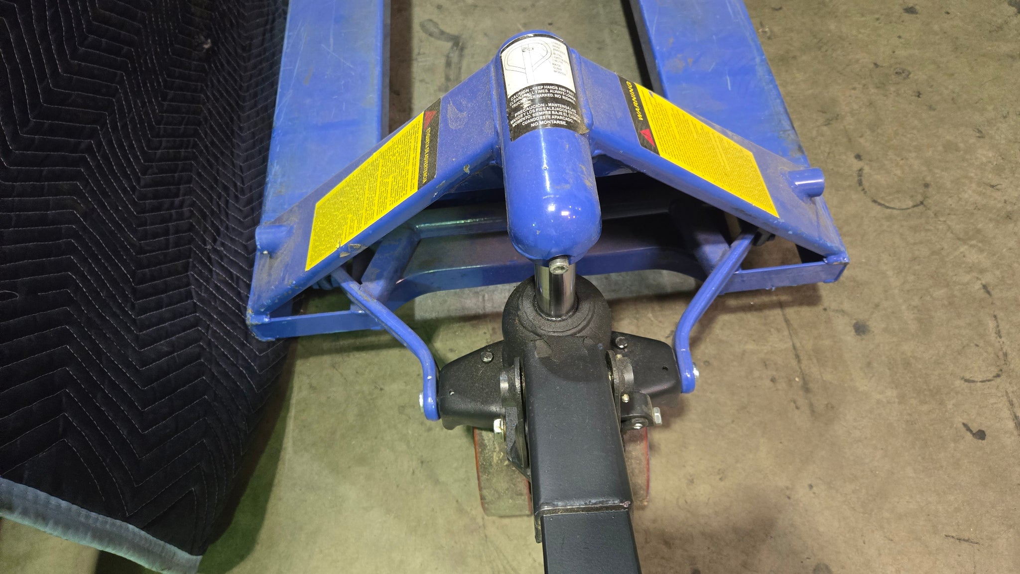 Grainger 12U124 Blue Hand Hydraulic Pallet jack