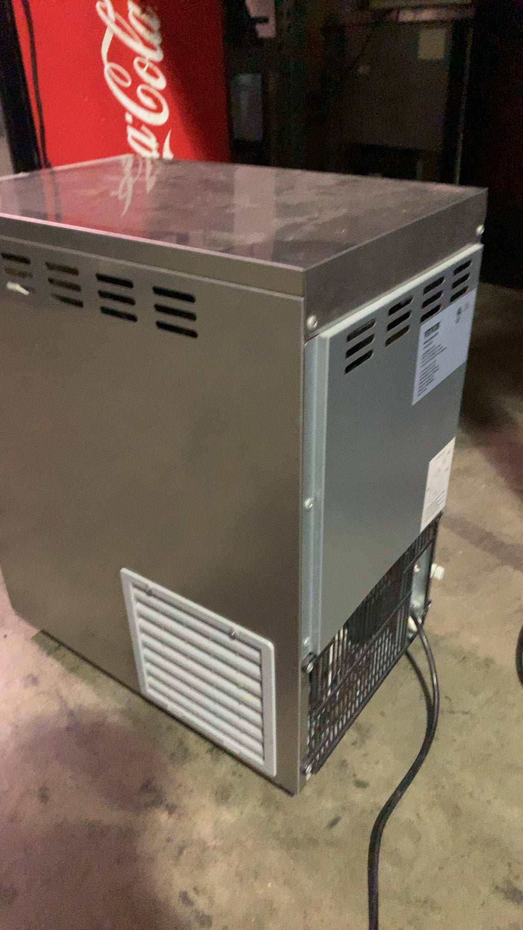 VEVOR SZB-20 Ice Maker, Commercial Freestanding 110-120V 60Hz 270W 3.8A