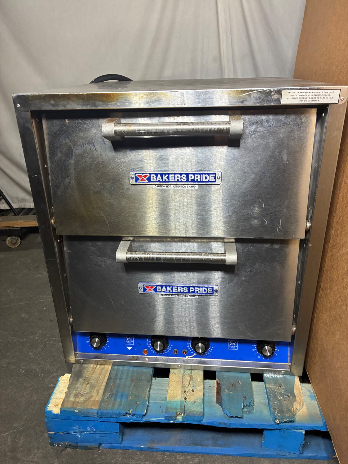 Bakers Pride P44S Pizza Oven W/ 4 Decks, Countertop