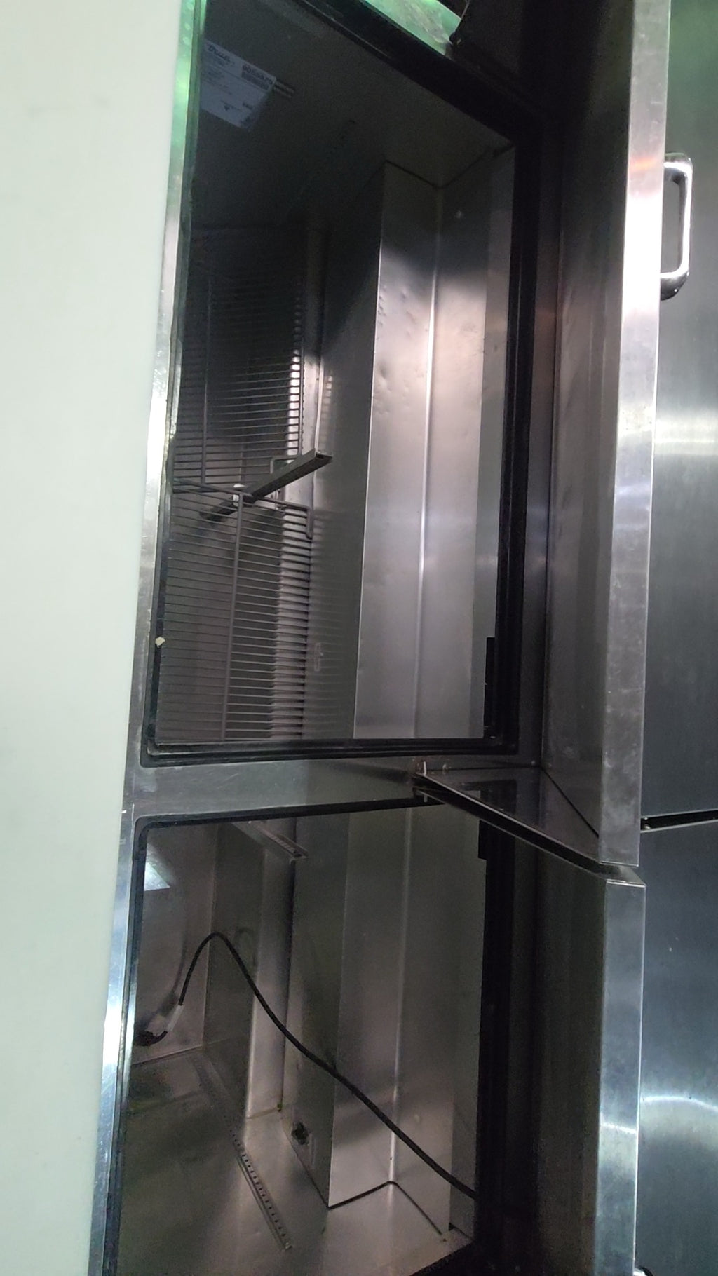 True TSSU-72-30M-B-ST Refrigerator, Sandwich/Salad Prep Table 2 Doors Stainless Steel With Cutting Board