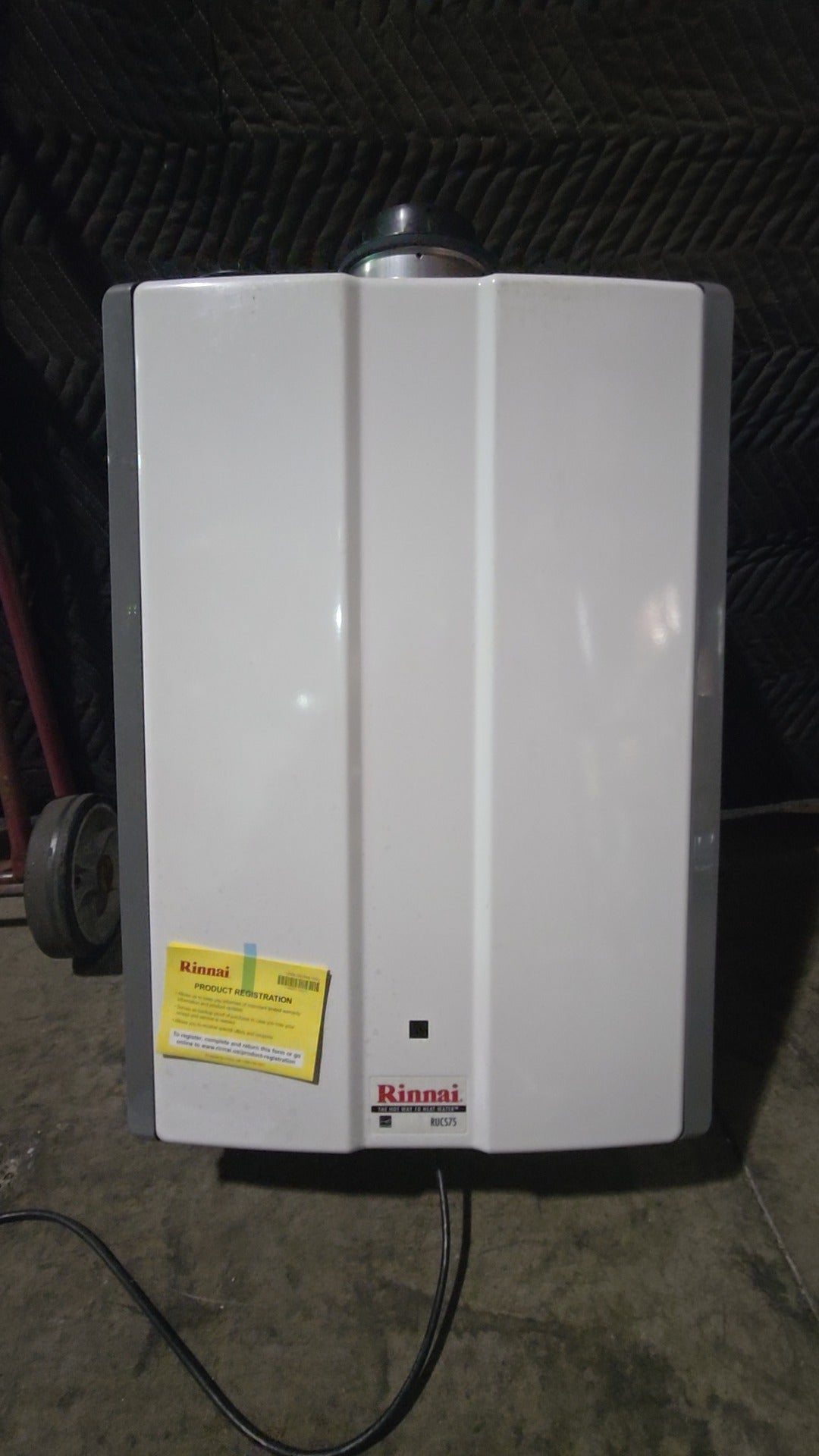 Rinnai RUCS75i Water Heater, Tankless Indoor Natural Gas 120V, 60Hz, 10A