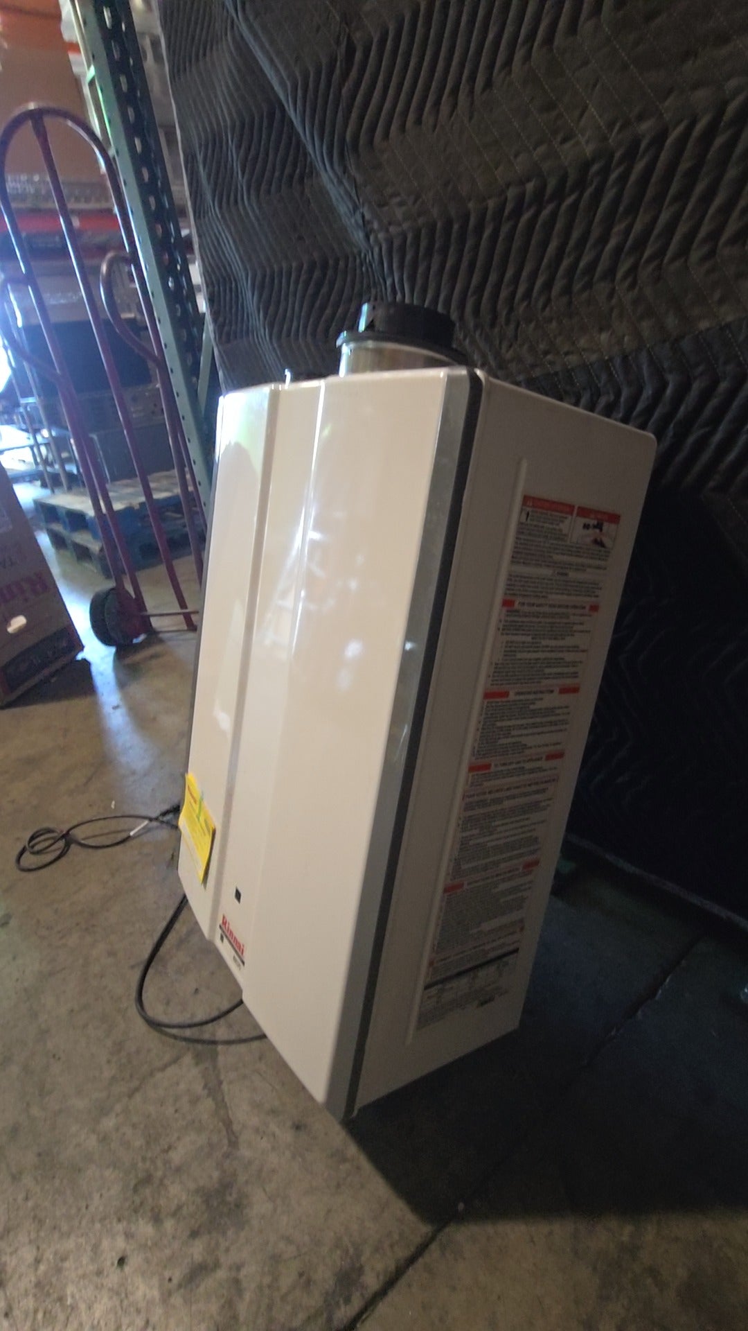 Rinnai RUCS75i Water Heater, Tankless Indoor Natural Gas 120V, 60Hz, 10A