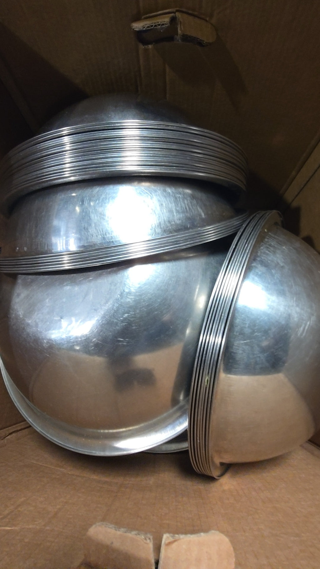 Standard Kitchenware Series Mixing Bowls Stainless Steel. Approximately 40 In A Box