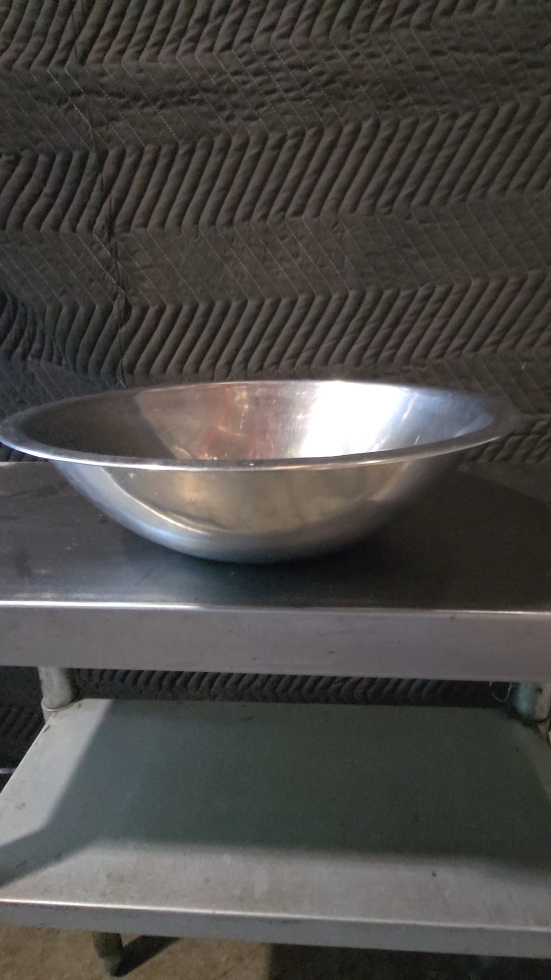 Standard Kitchenware Series Mixing Bowls Stainless Steel. Approximately 40 In A Box
