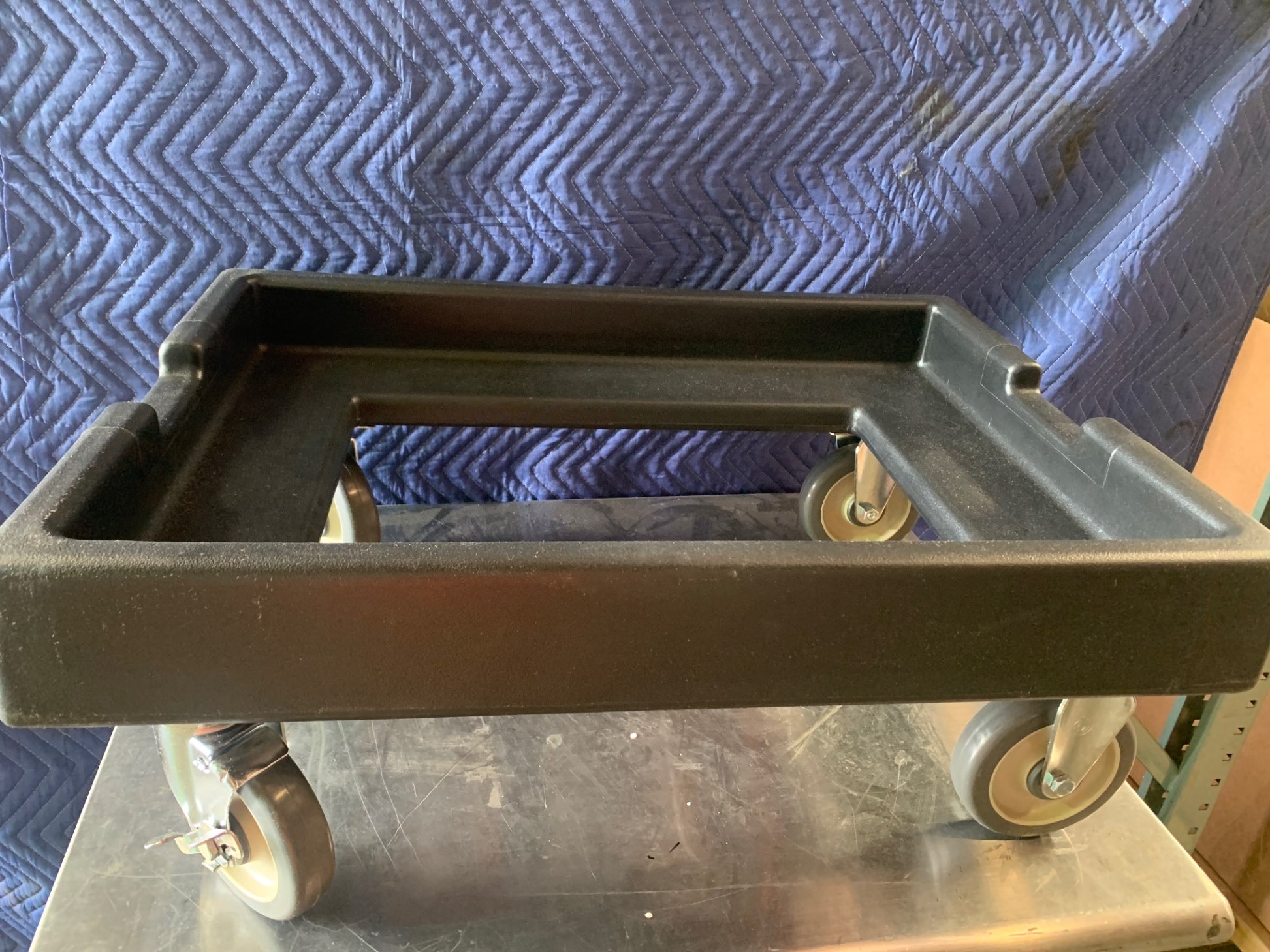 Cambro Cam Dolly Pizza Bough Box