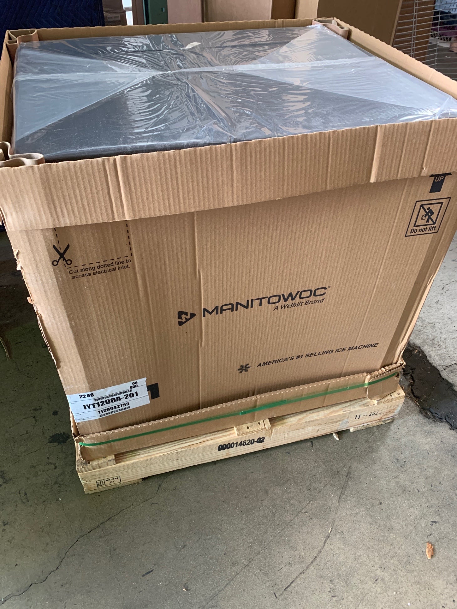 Manitowoc IYT1200A-261 Ice Machine W Top Air Discharge Panels
