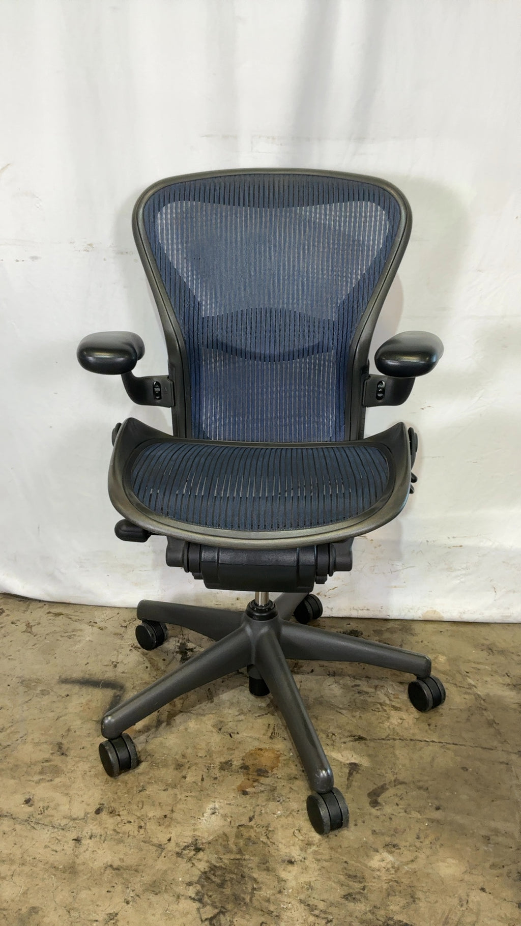 Herman Miller Aeron Office Chair, Ergonomic Mesh Back and Seat Adjustable Armrests Wheeled Base