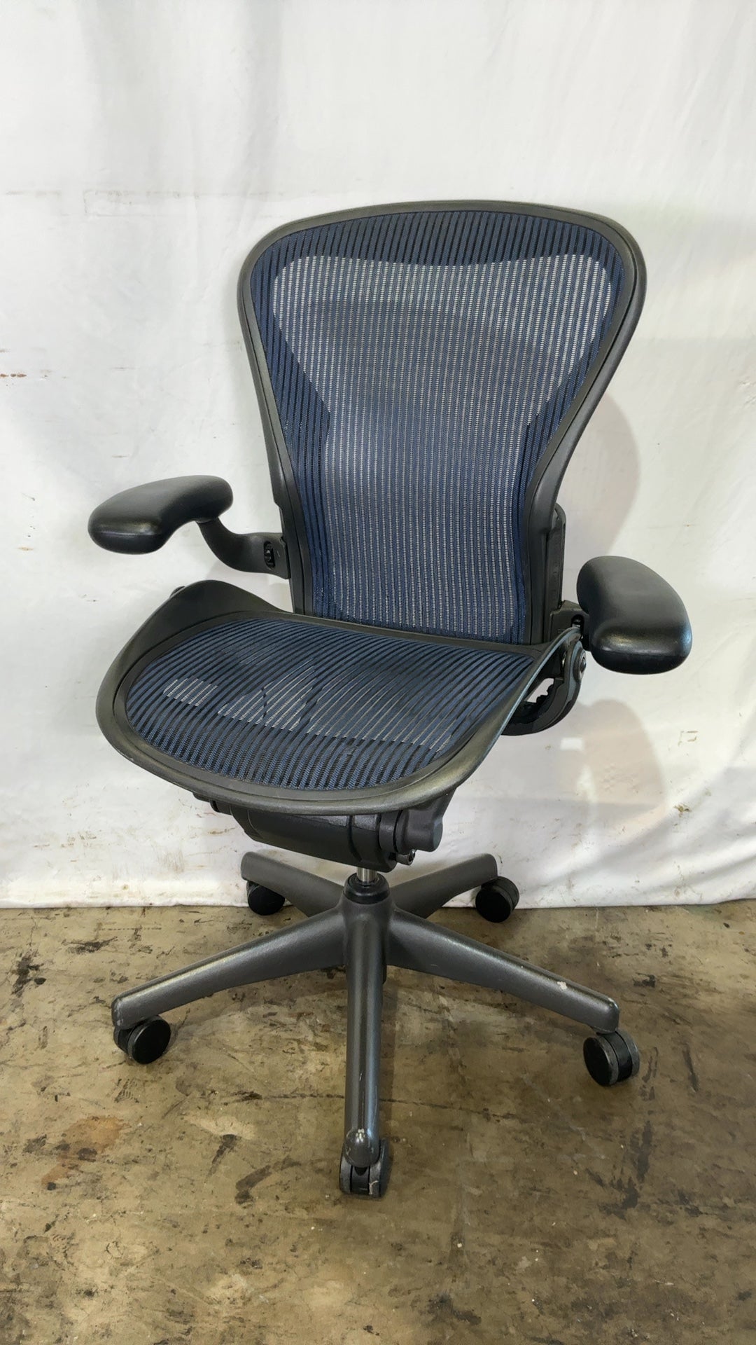 Herman Miller Aeron Chair Office Chair, Ergonomic Blue Mesh, Adjustable Armrests, Casters