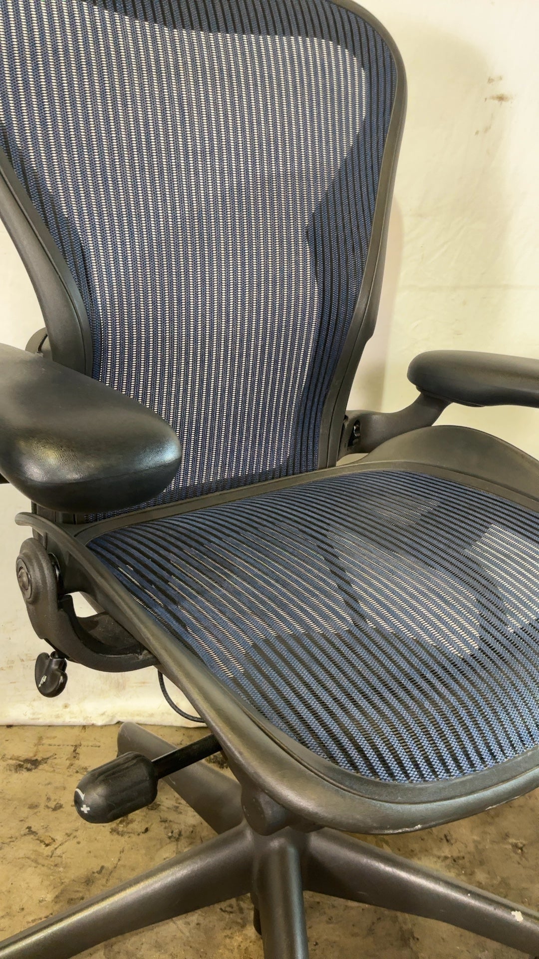 Herman Miller Aeron Chair Office Chair, Ergonomic Blue Mesh, Adjustable Armrests, Casters