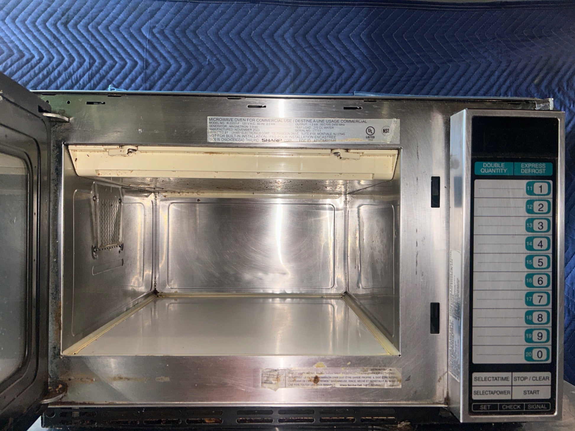 SHARP R-22GT-F Commercial Microwave Oven