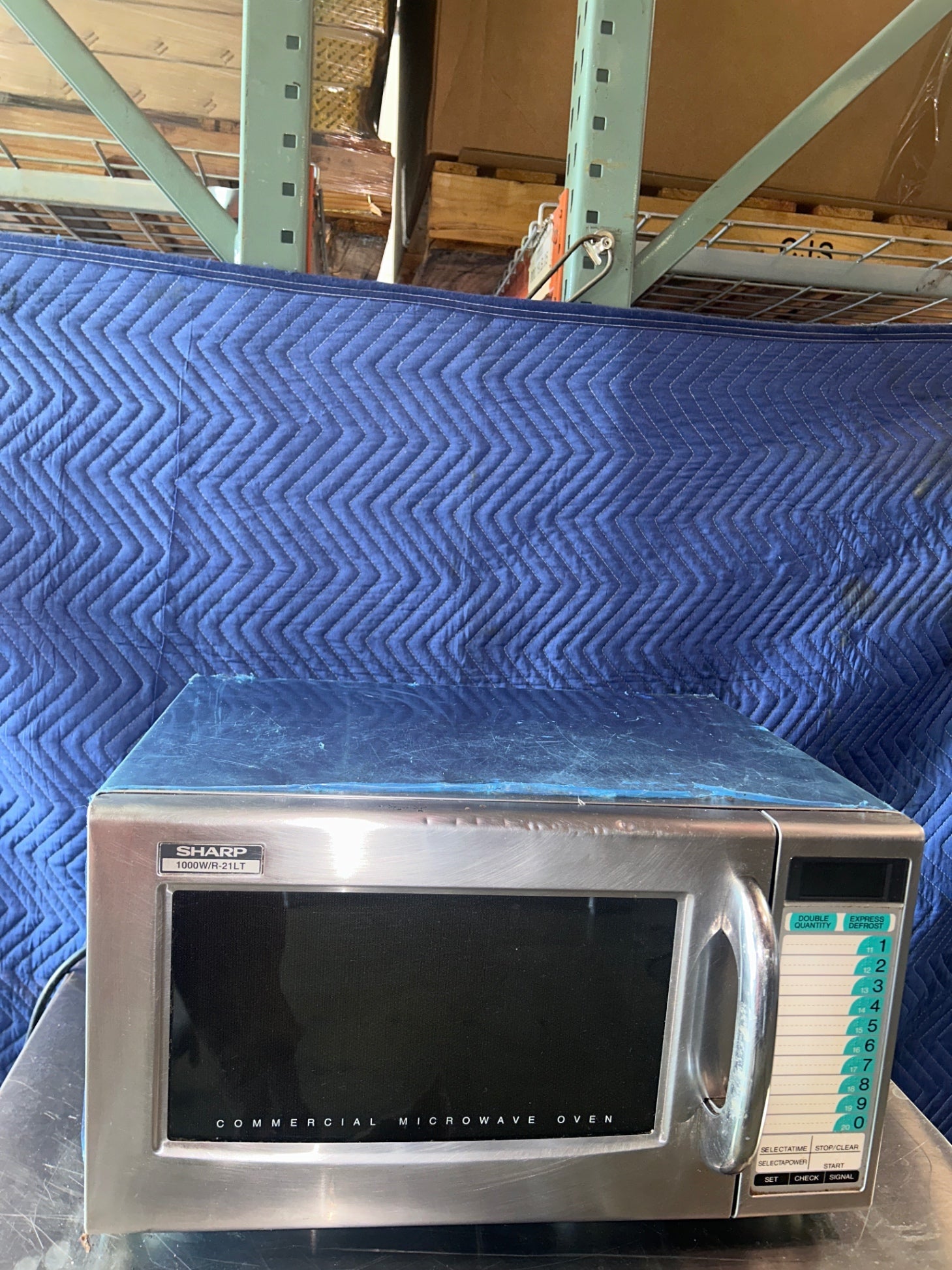 SHARP R-21LTF Commercial Microwave Oven