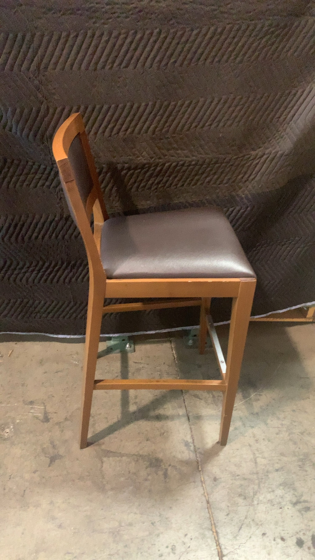 MINGJA INC. Commercial Bar Stool Series Bar Stool, Wooden Brown Upholstery Metal Footrest