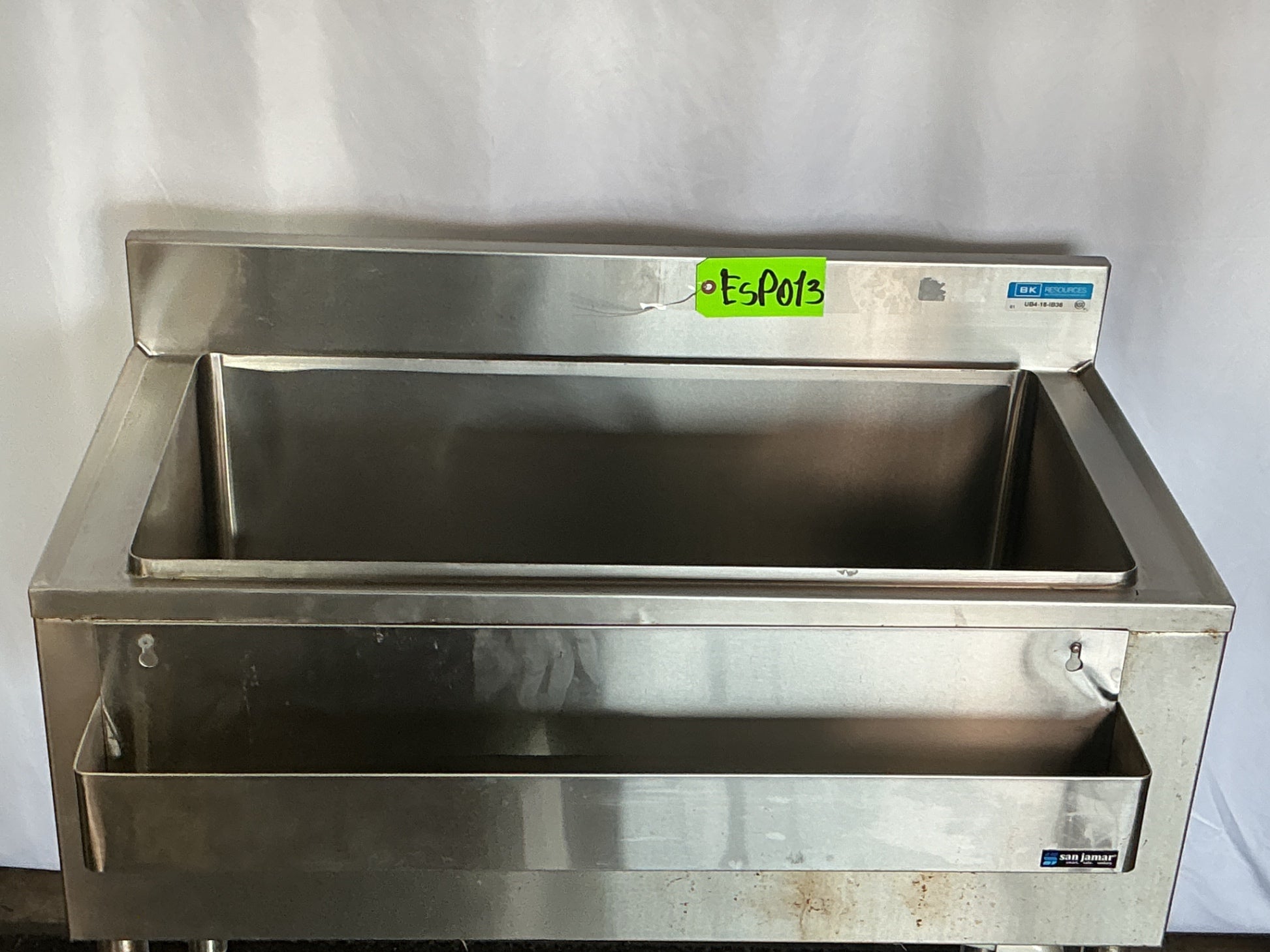 BK Resources UB4-18-IB36 Ice Chest With Speed Rack