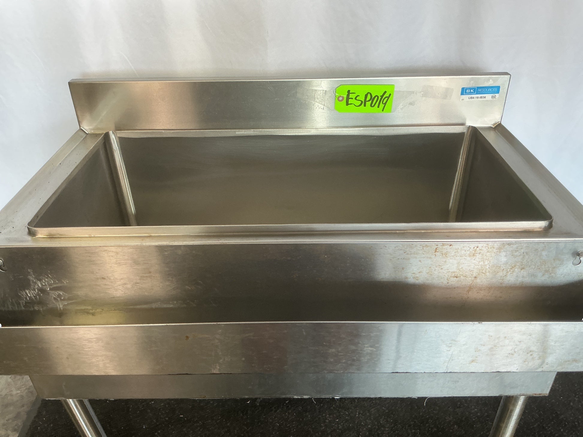 BK Resources UB4-18-IB36 Ice Chest With Speed Rack