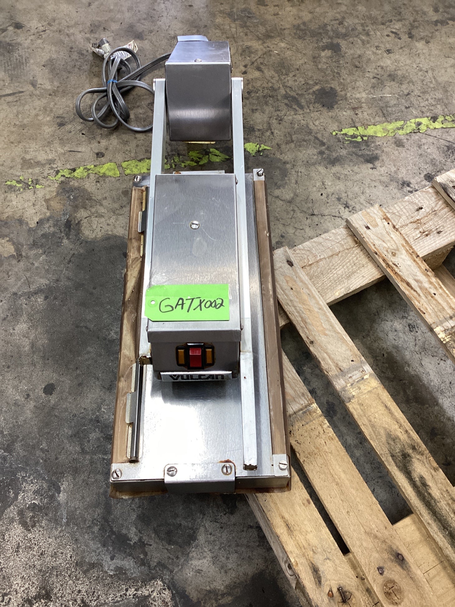 Vulcan VMCS-101 Electric Clamshell Griddle Top With Rapid Recovery Plate