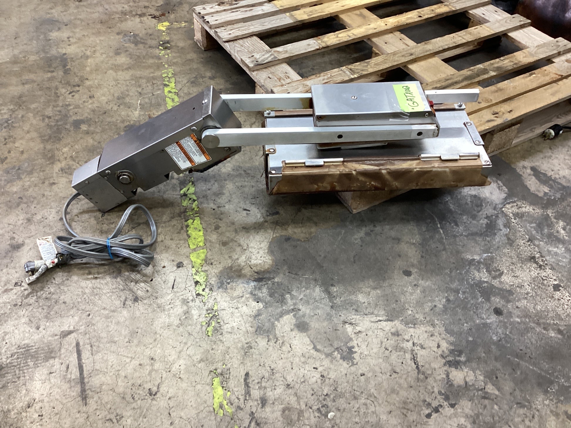 Vulcan VMCS-101 Electric Clamshell Griddle Top With Rapid Recovery Plate