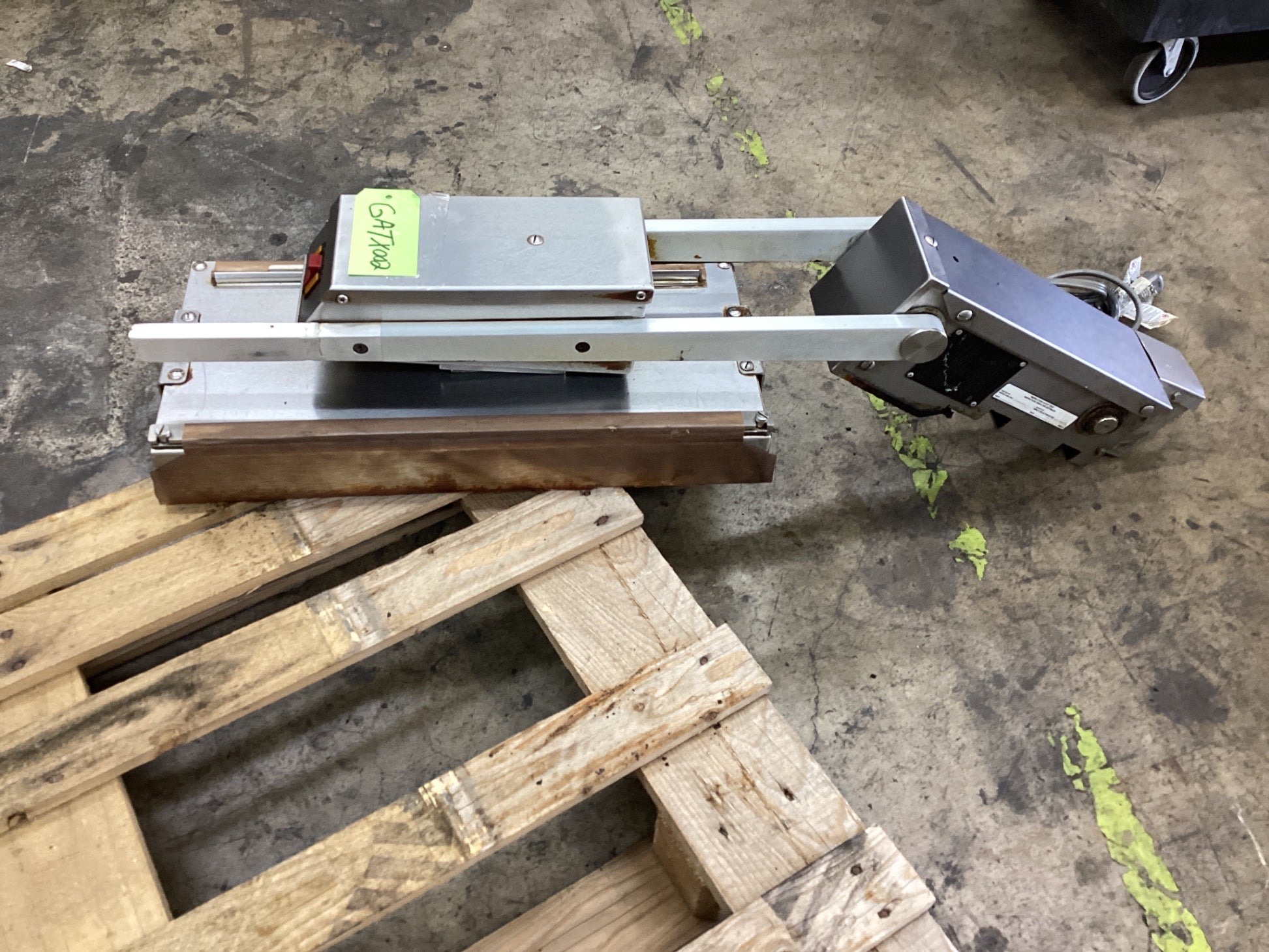Vulcan VMCS-101 Electric Clamshell Griddle Top With Rapid Recovery Plate