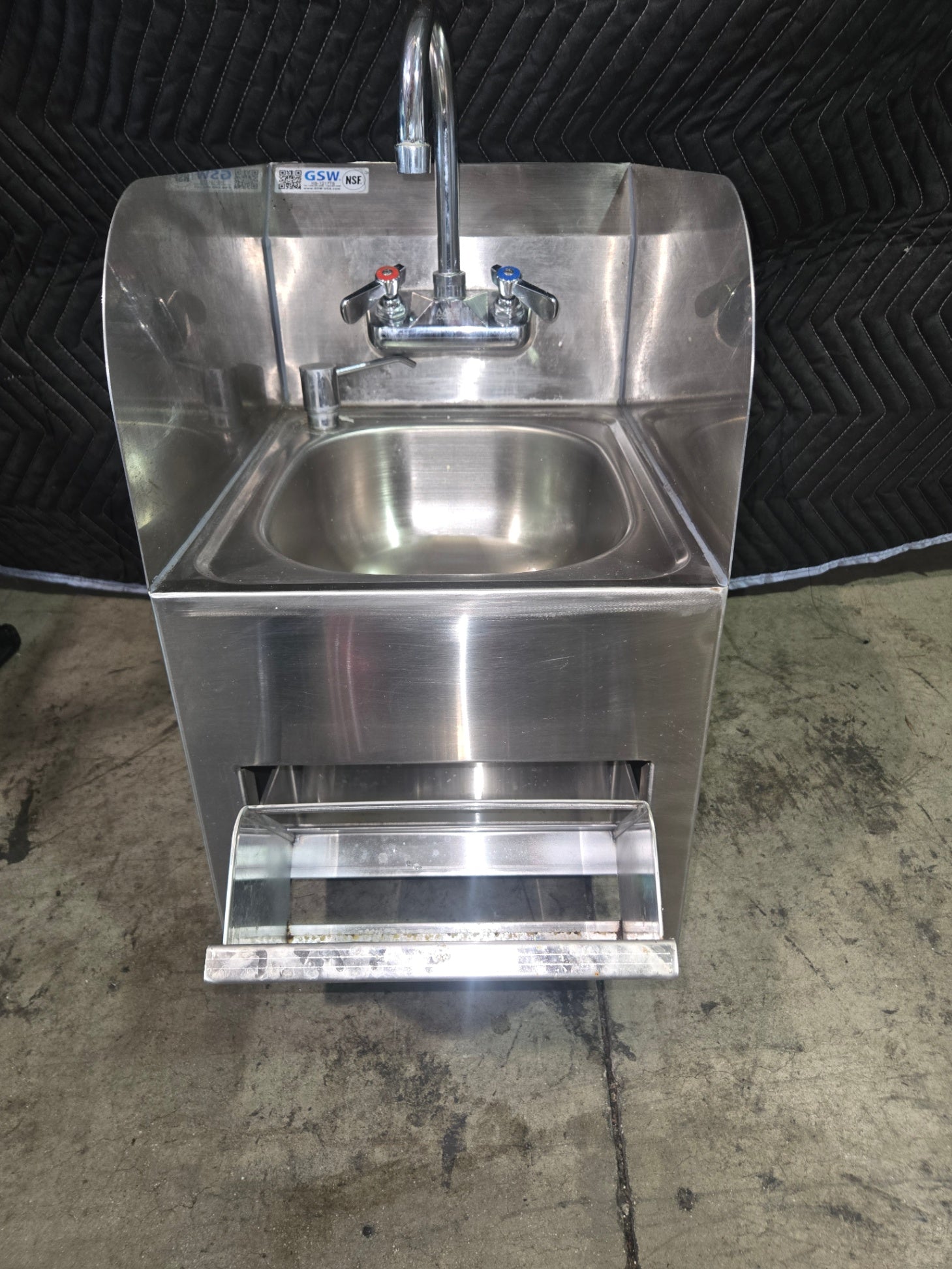 GSW HS-1217TS Commercial Wall-Mounted Hand Sink