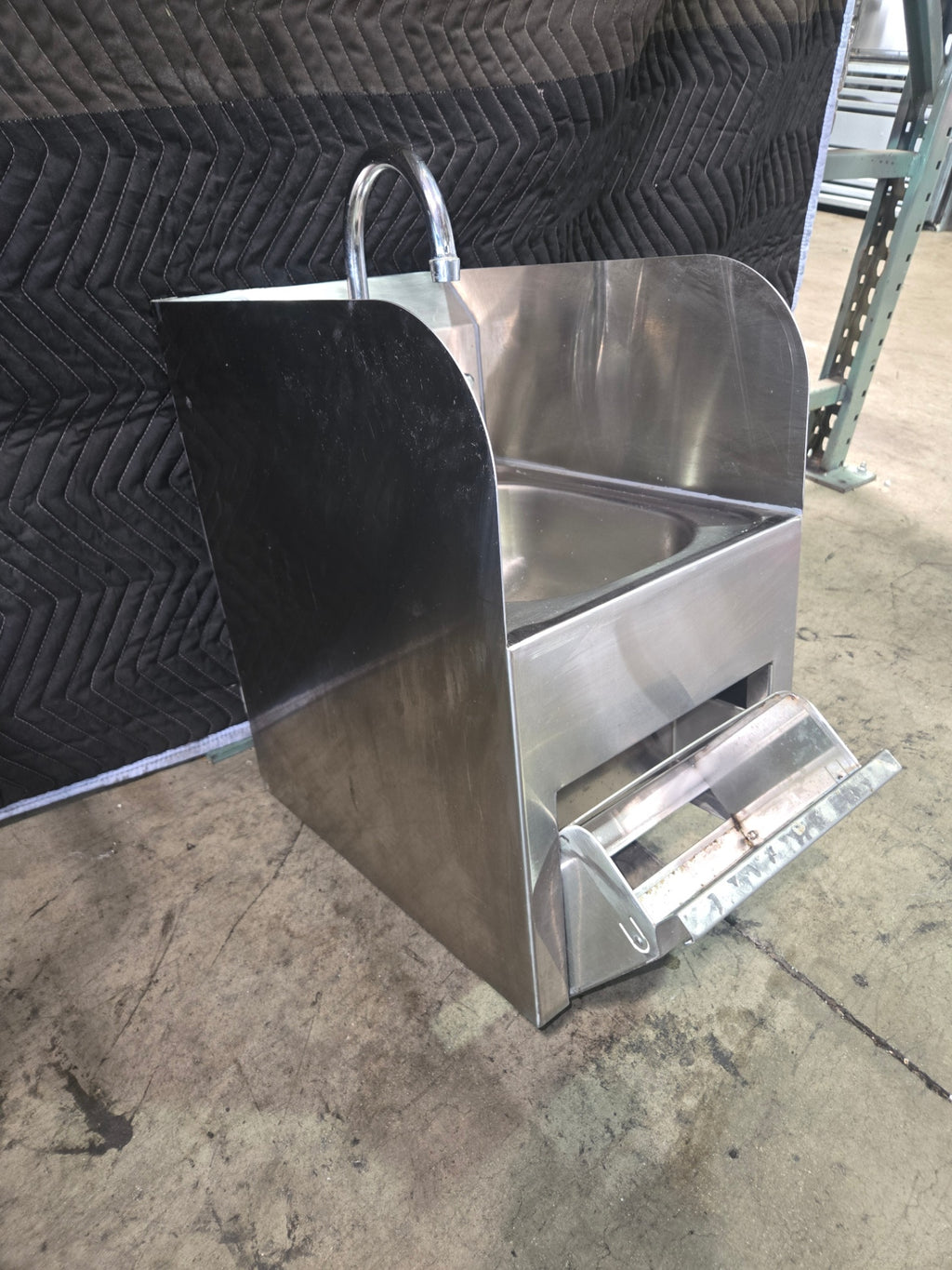 GSW HS-1217TS Commercial Wall-Mounted Hand Sink