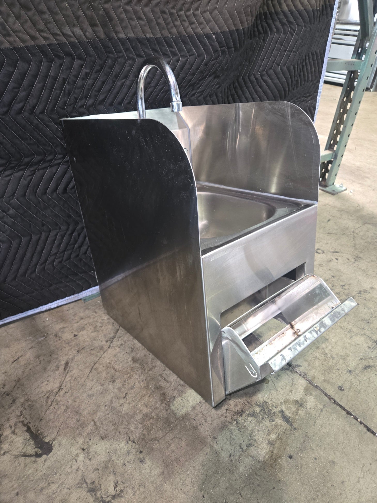 GSW HS-1217TS Commercial Wall-Mounted Hand Sink