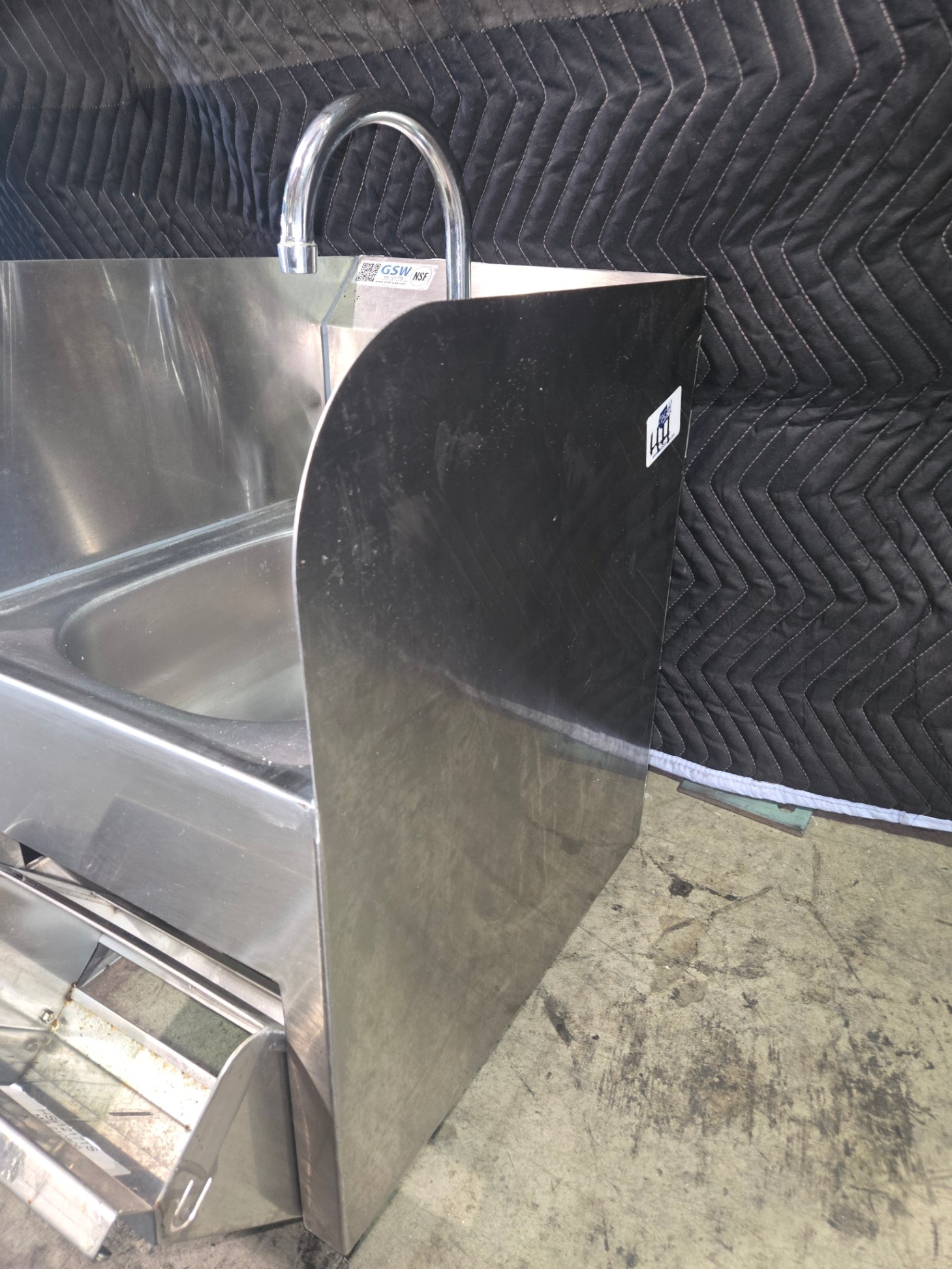 GSW HS-1217TS Commercial Wall-Mounted Hand Sink