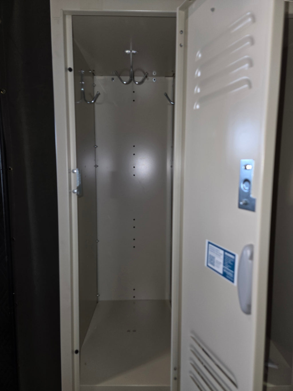 New Global Industrial 959101V Double Tier 6 Door Locker