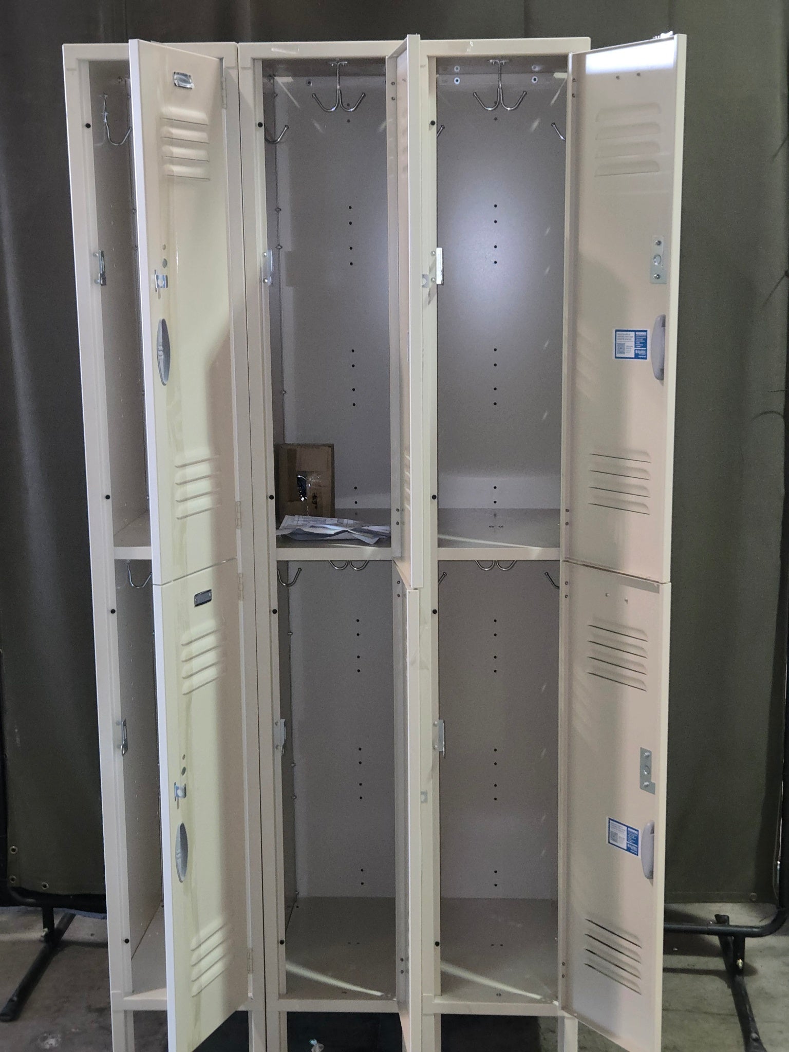New Global Industrial 959101V Double Tier 6 Door Locker