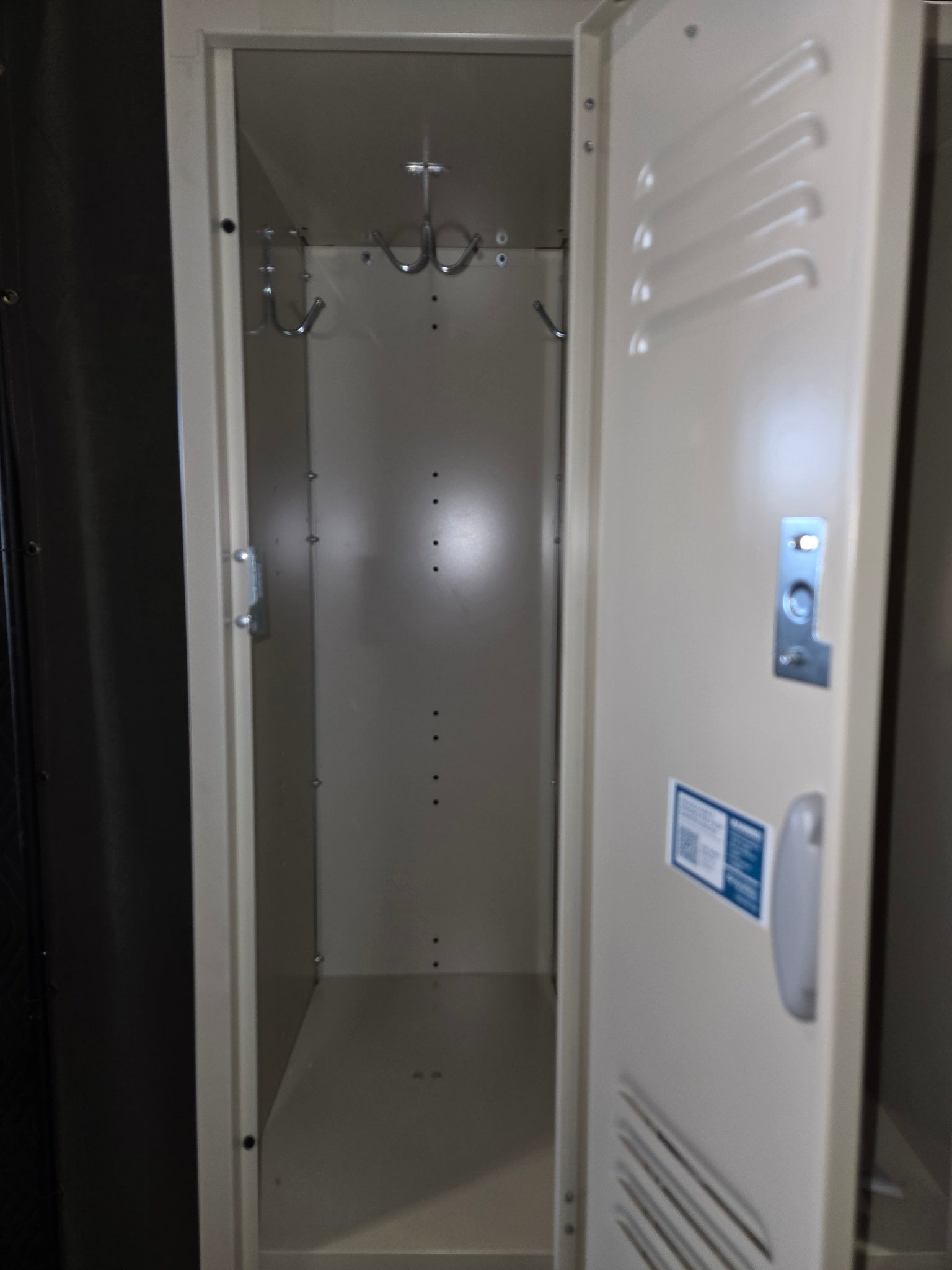 New Global Industrial 959101V Double Tier 6 Door Locker