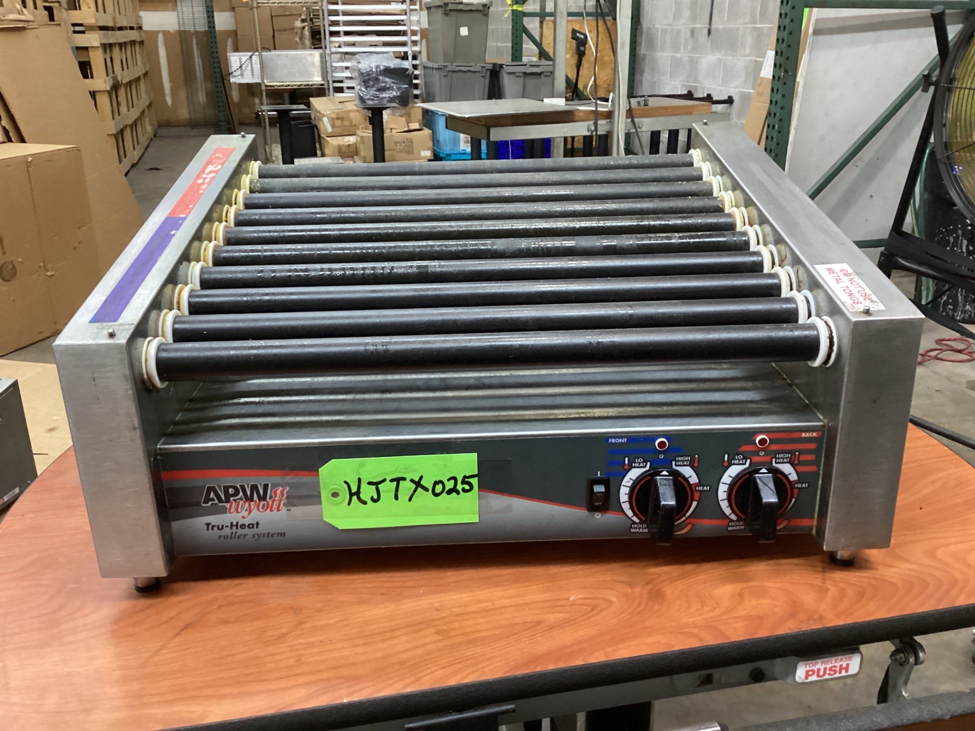 APW Wyott HRS-31S, 30 Hot Dog Roller Grill