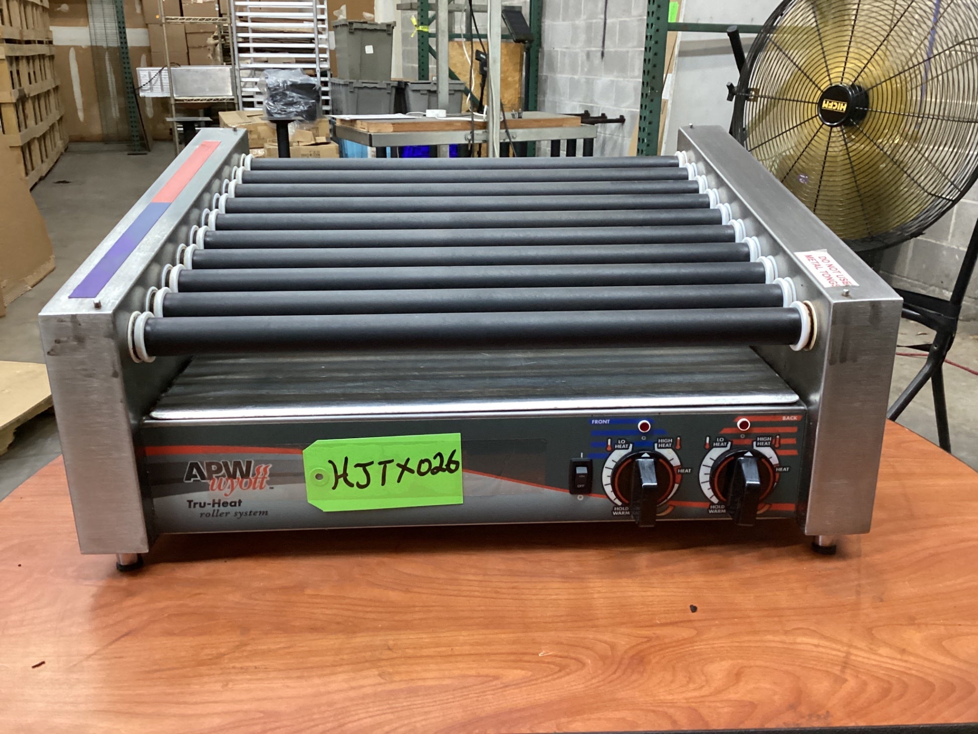 APW Wyott HRS-31S, 30 Hot Dog Roller Grill