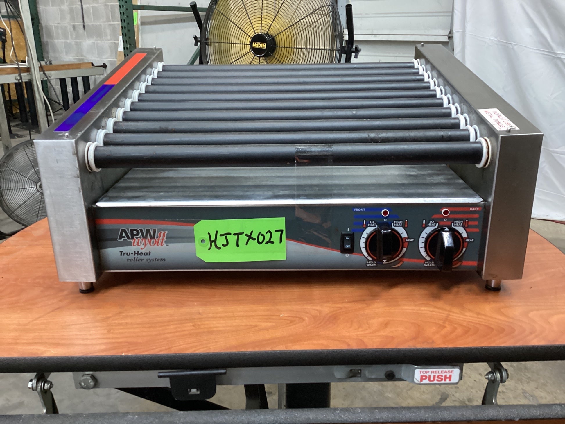 APW Wyott HRS-31S, 30 Hot Dog Roller Grill