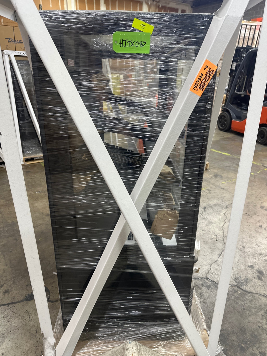 Hussmann DPPGP-48-58-M Delight GP Series 48" X 24 3/4" X 58" Black Dry Bakery Display Case