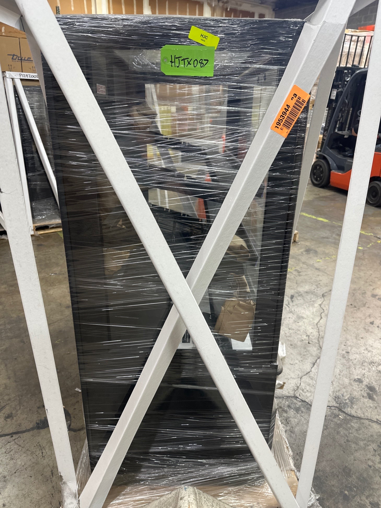 Hussmann DPPGP-48-58-M Delight GP Series 48" X 24 3/4" X 58" Black Dry Bakery Display Case