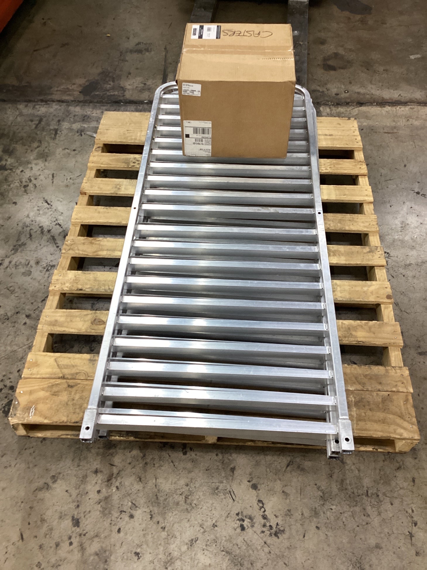 Steelton 109RACKECON 20 Pan End Load Bun/ Sheet Pan Rack W/ Casters