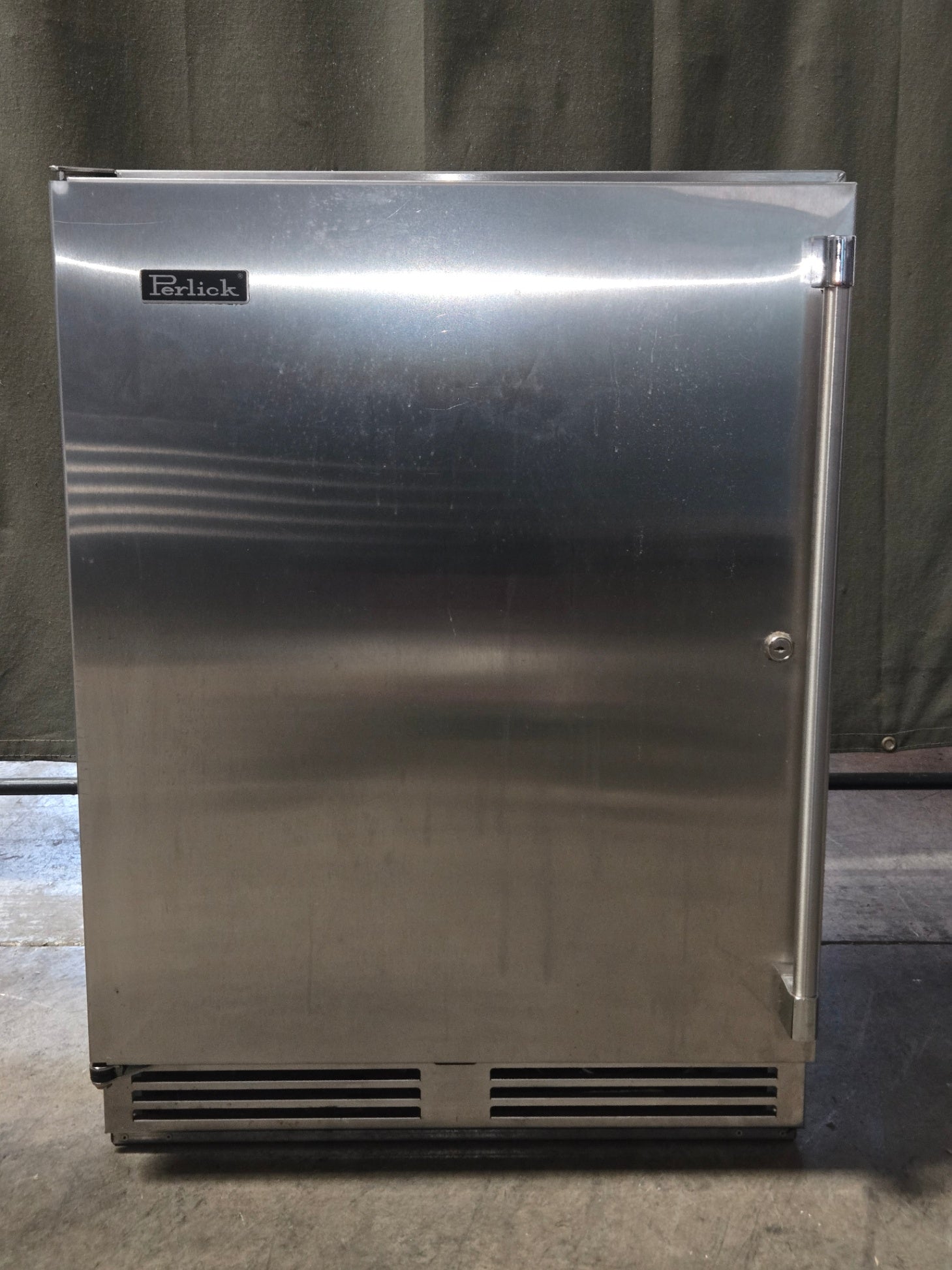 Perlick 24-inch Signature Series Outdoor Stainless Steel Refrigerator With A Solid Door With A Lock