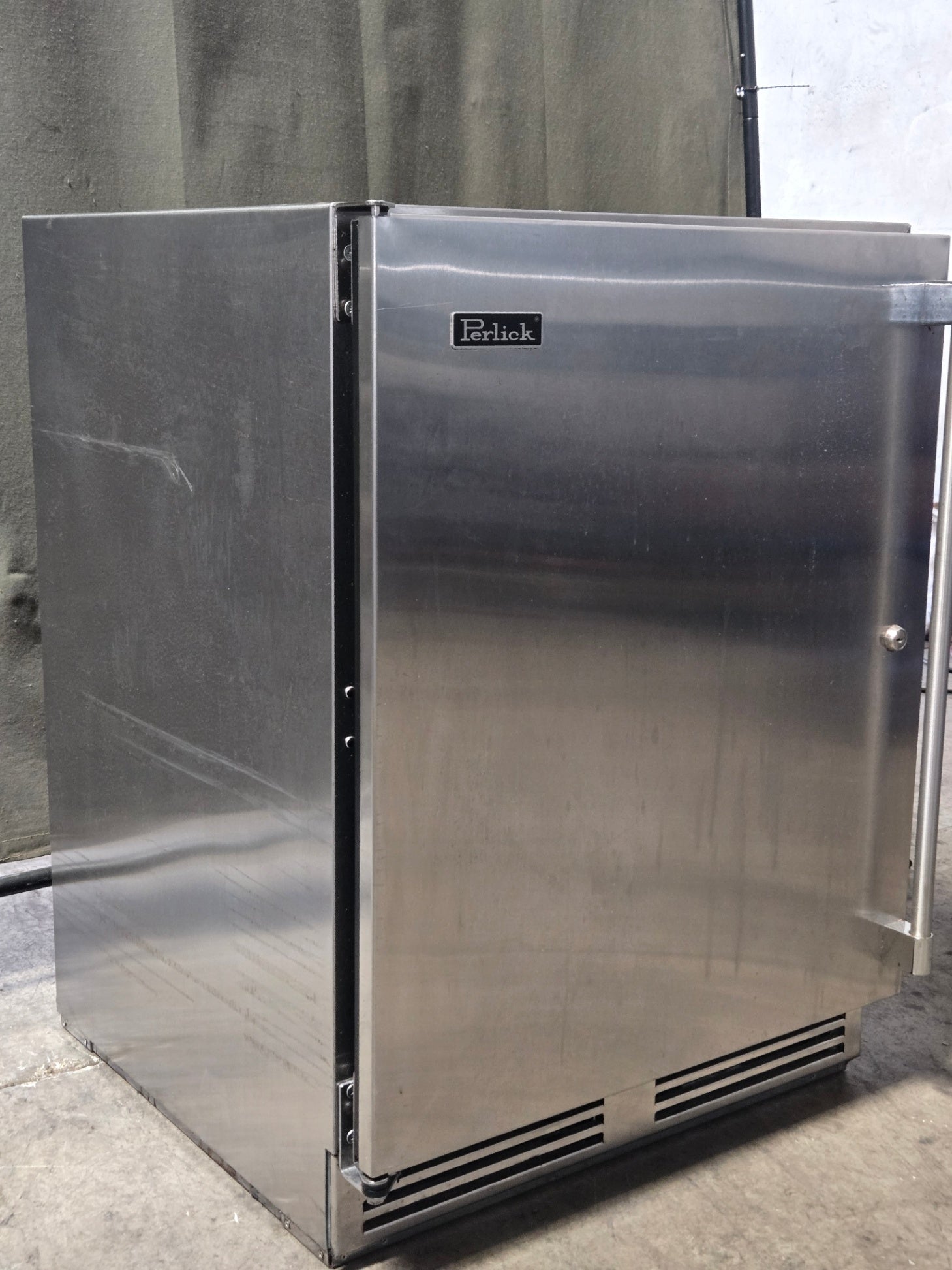 Perlick 24-inch Signature Series Outdoor Stainless Steel Refrigerator With A Solid Door With A Lock
