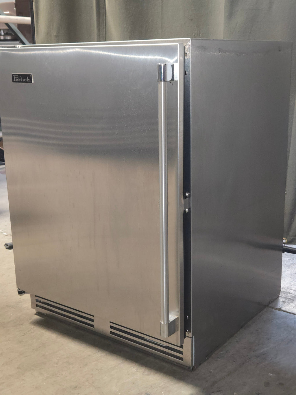 Perlick 24-inch Signature Series Outdoor Stainless Steel Refrigerator With A Solid Door With A Lock