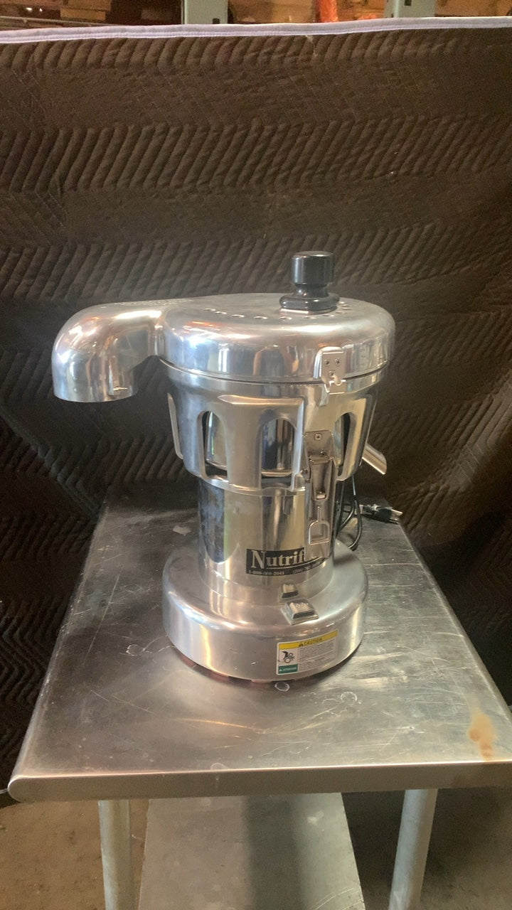 Nutrifaster N450 Commercial Juice Extractor, 110V 60 Hz 1.25 HP 10.8 Amps