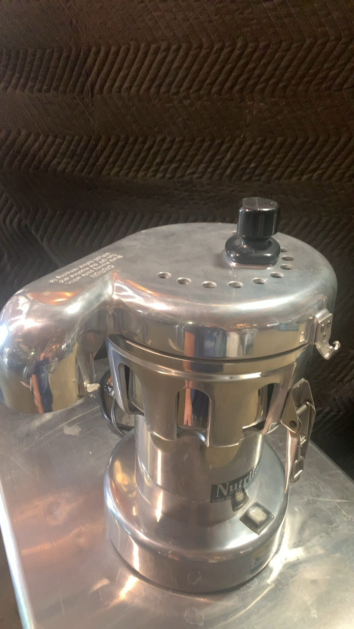 Nutrifaster N450 Commercial Juice Extractor, 110V 60 Hz 1.25 HP 10.8 Amps