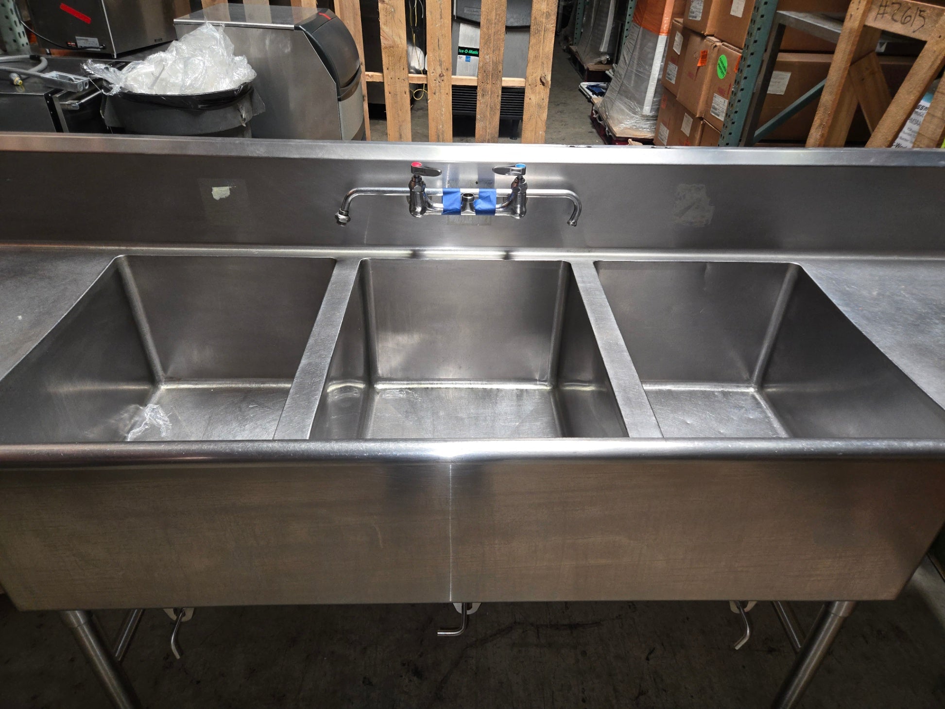 HD-3CS-2DB Commercial Sink, 3-Compartment Double Drainboard Stainless Steel Construction Gooseneck Faucet