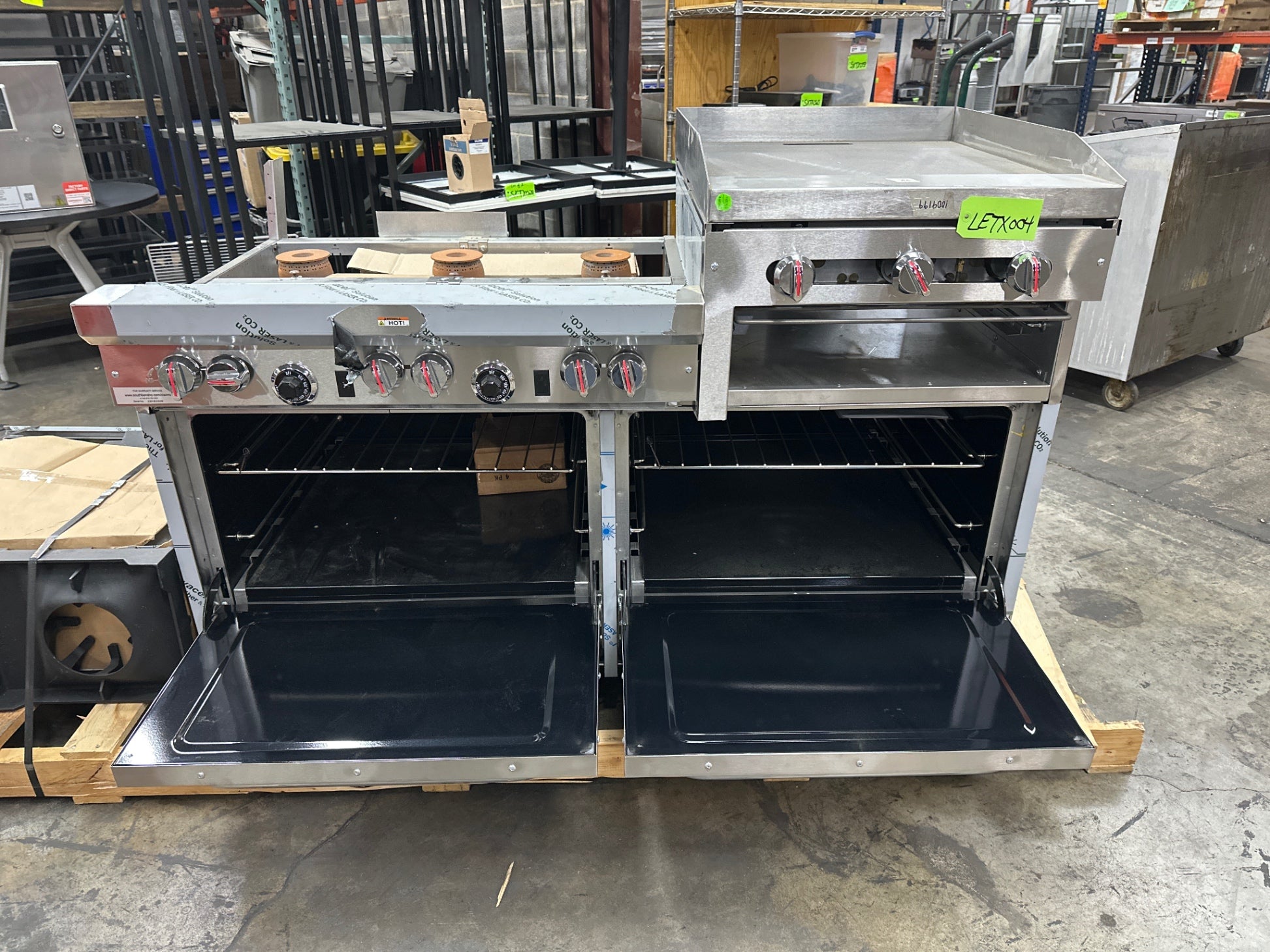 Southbend S601DD-2RR 60" Gas Restaurant Range W/ (6) Open Burners, 24" Raised Griddle/Broiler, (2) Standard Ovens