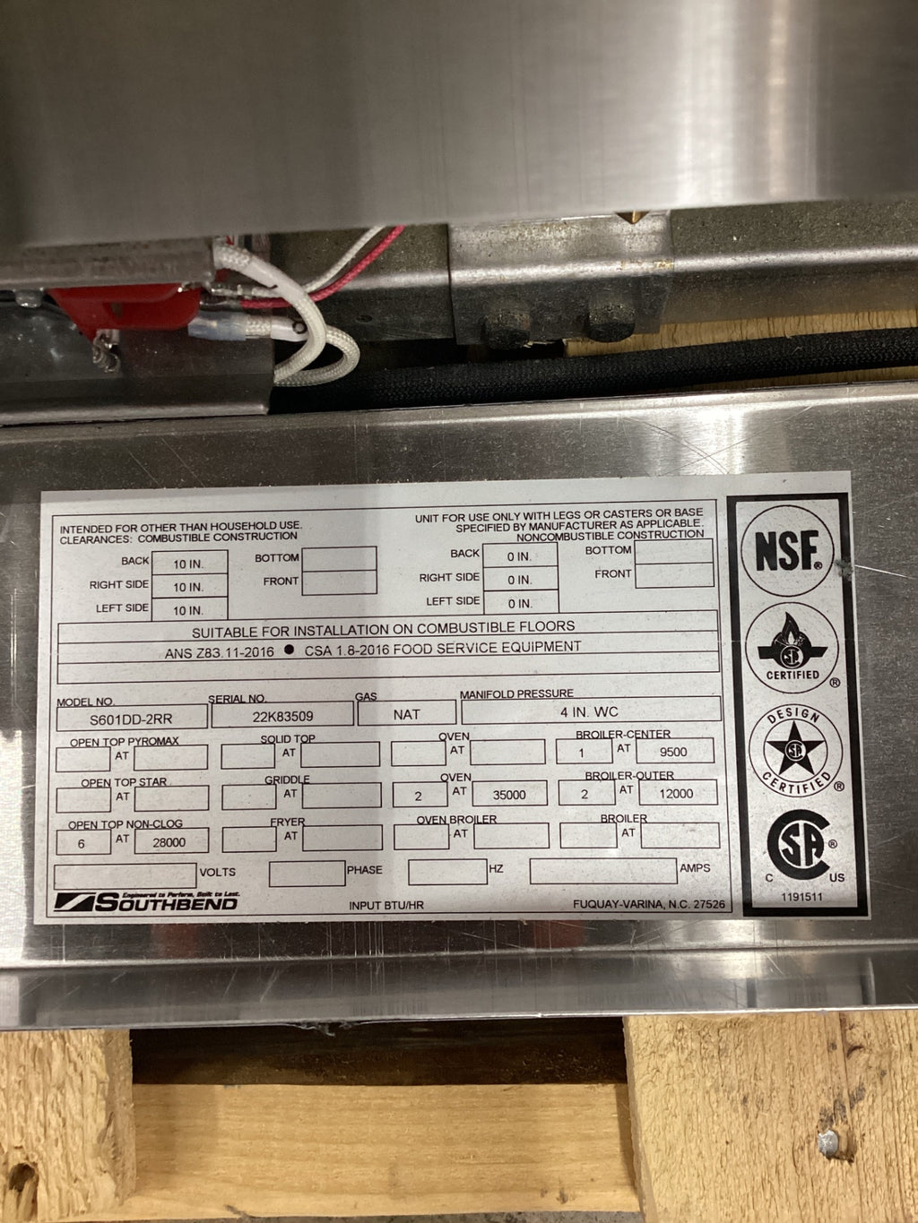 Southbend S601DD-2RR 60" Gas Restaurant Range W/ (6) Open Burners, 24" Raised Griddle/Broiler, (2) Standard Ovens