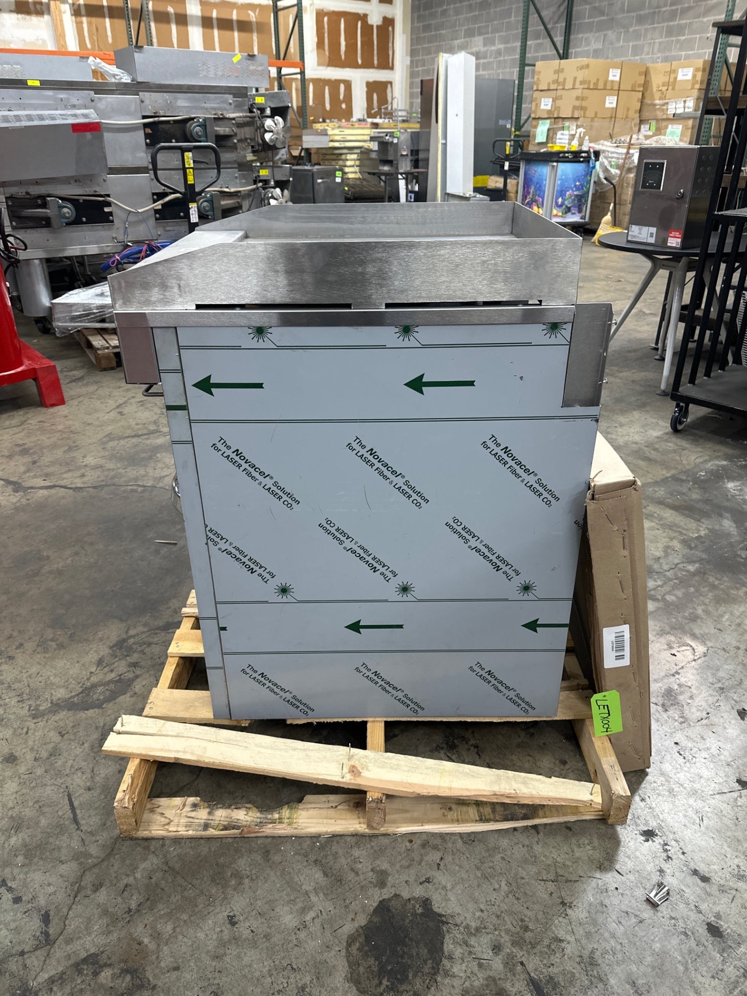 Southbend S601DD-2RR 60" Gas Restaurant Range W/ (6) Open Burners, 24" Raised Griddle/Broiler, (2) Standard Ovens
