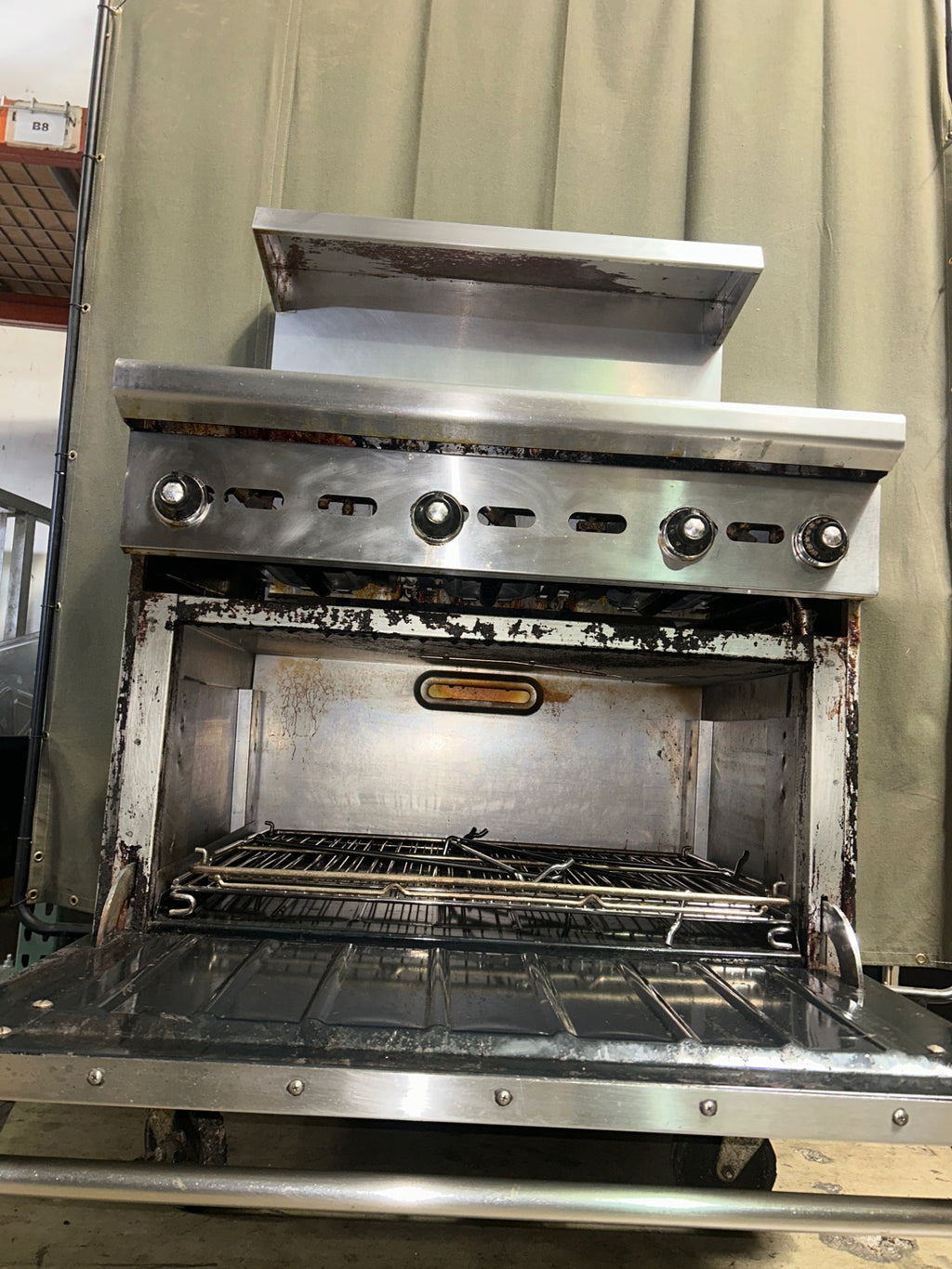 Wolf  C34S‑923 34-inch Single-Oven Commercial Gas Range